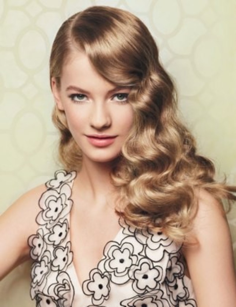 50 إطلالة مكياج رائعة لموسم الأعياد ... استوحي مكياجك